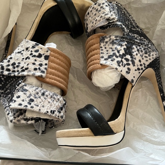 Mia Limited Edition genuine leather heels sandals - Picture 12 of 12